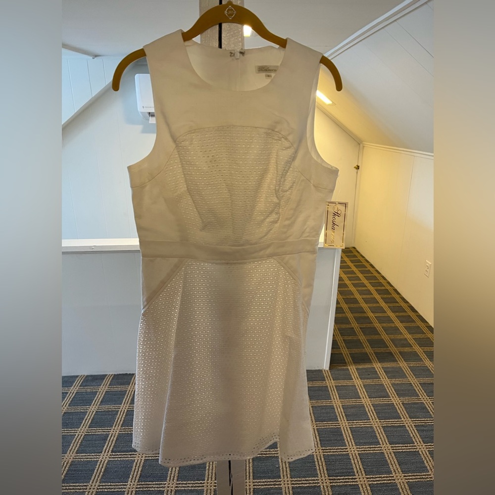 Shoshanna. White textured dress. Size 8. NWT.